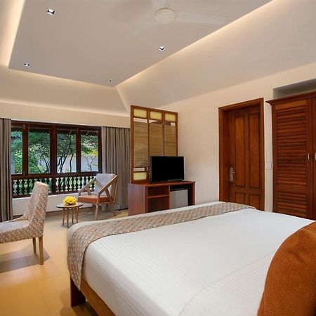 Estuary Sarovar Premiere Poovar Island Luaran gambar
