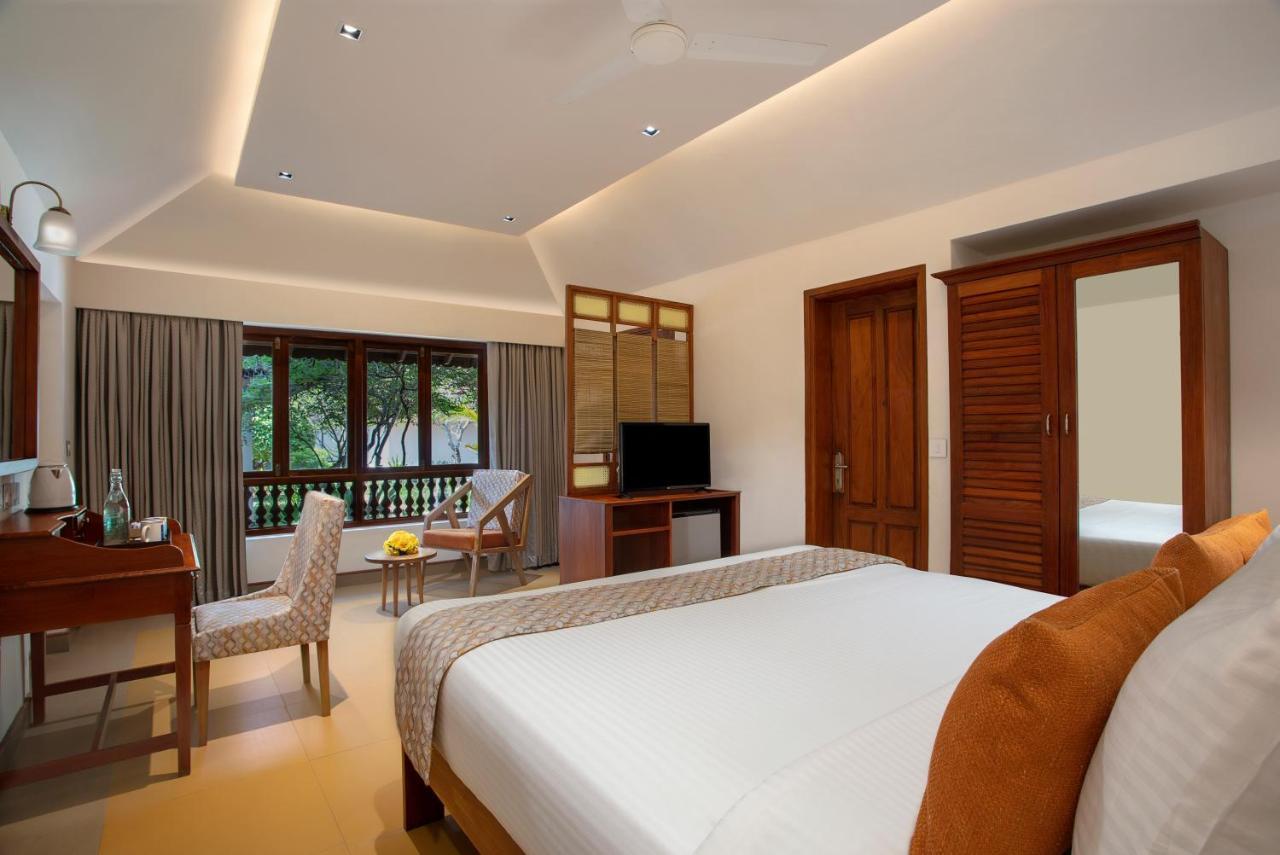Estuary Sarovar Premiere Poovar Island Luaran gambar