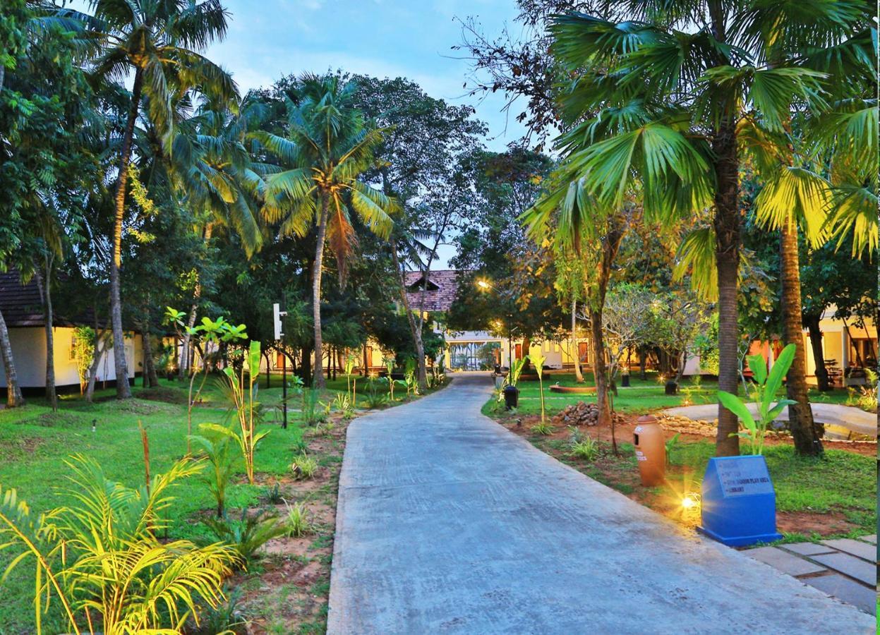 Estuary Sarovar Premiere Poovar Island Luaran gambar