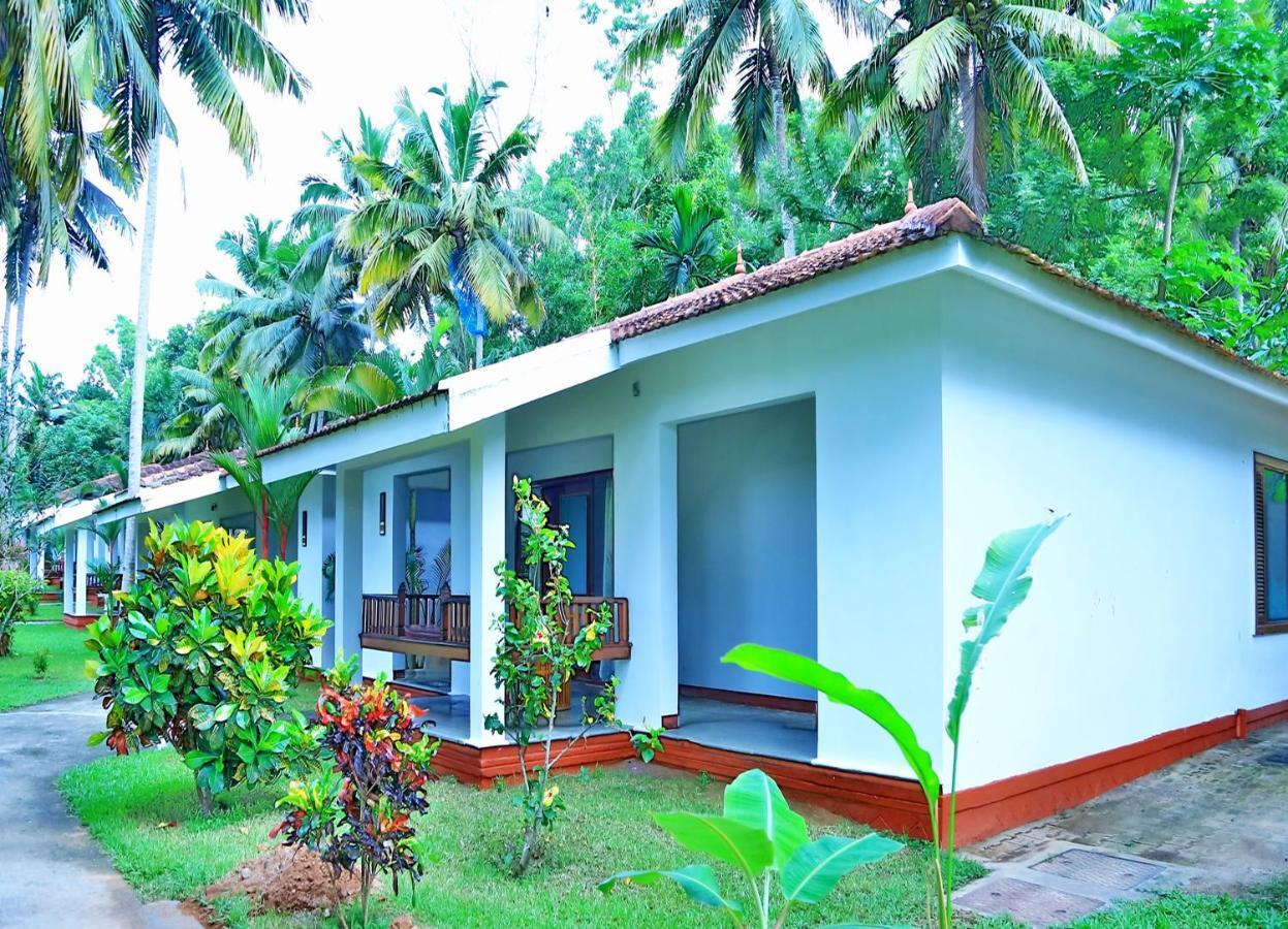 Estuary Sarovar Premiere Poovar Island Luaran gambar