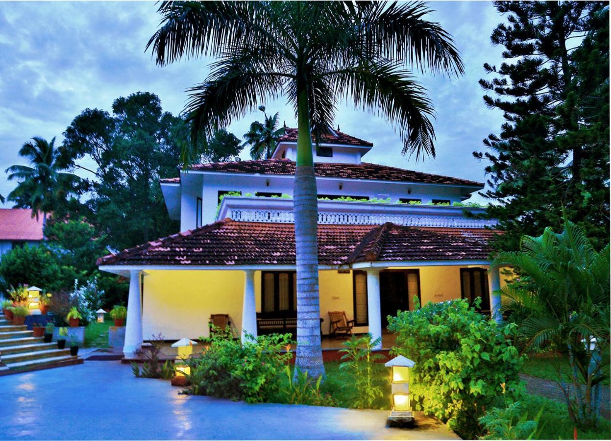 Estuary Sarovar Premiere Poovar Island Luaran gambar