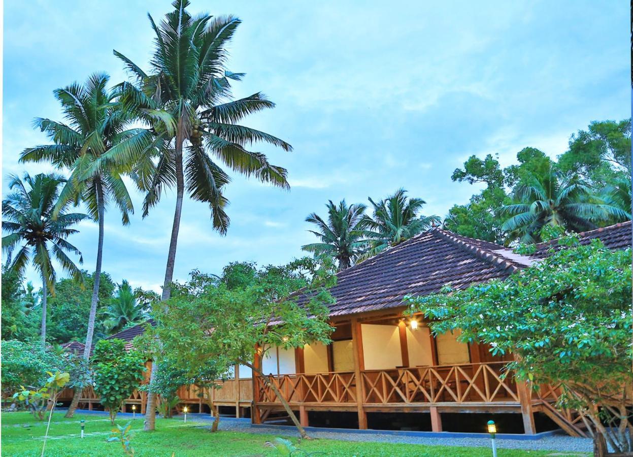 Estuary Sarovar Premiere Poovar Island Luaran gambar