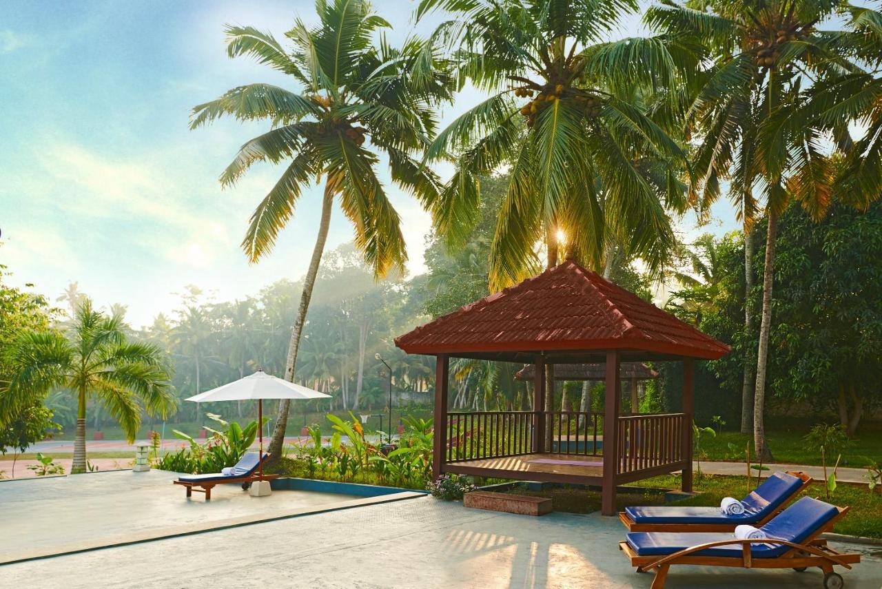 Estuary Sarovar Premiere Poovar Island Luaran gambar