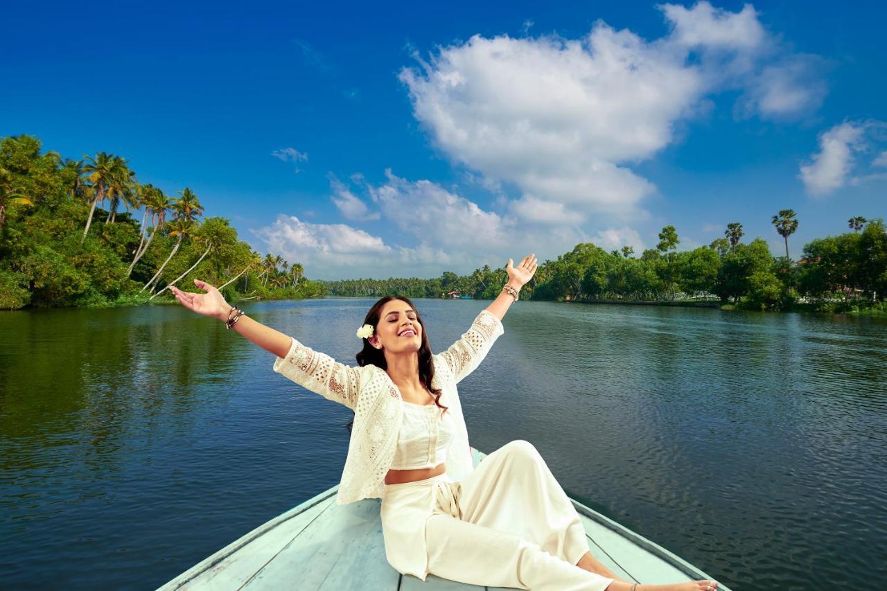 Estuary Sarovar Premiere Poovar Island Luaran gambar